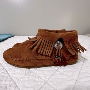 Minnetonka Women's Suede Bootie Concho Moccasins Sz 9 EUC